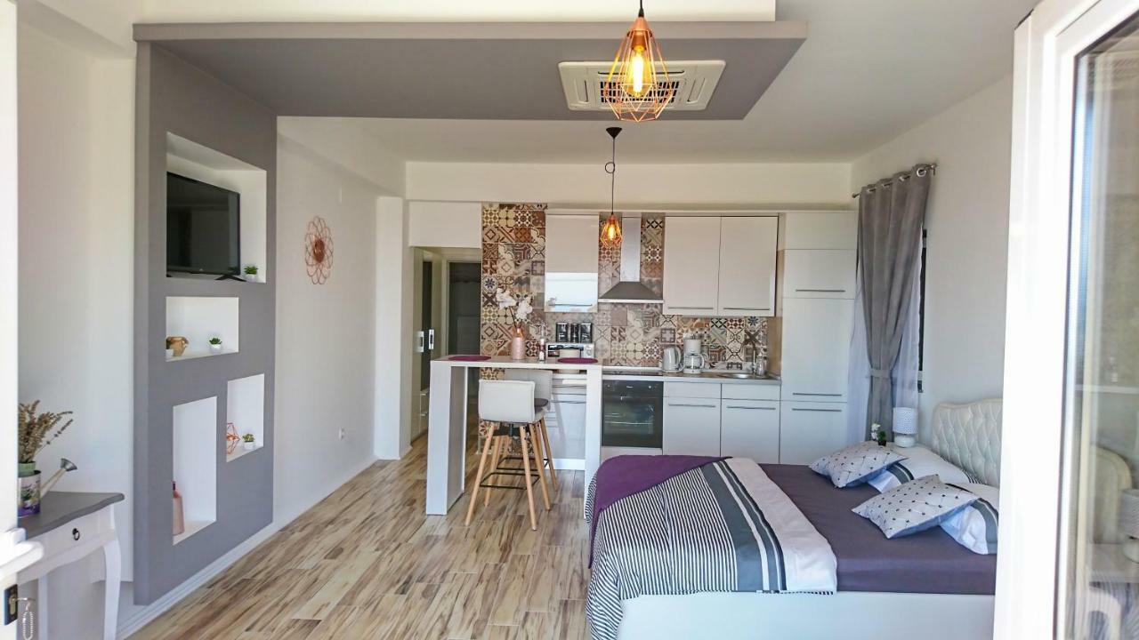 Studio Apartment "Brigita",Parking With Gate 리예카 외부 사진