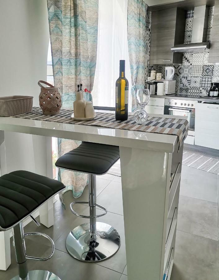 Studio Apartment "Brigita",Parking With Gate 리예카 외부 사진