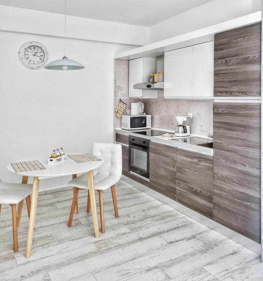 Studio Apartment "Brigita",Parking With Gate 리예카 외부 사진
